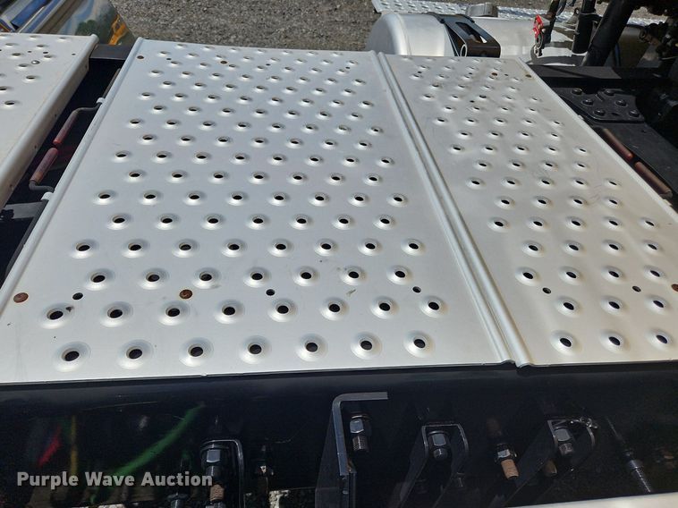 image for item OK9931 2021 Freightliner  Cascadia 126 semi truck