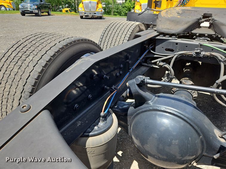 image for item OK9931 2021 Freightliner  Cascadia 126 semi truck