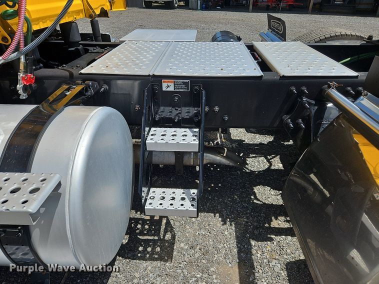 image for item OK9931 2021 Freightliner  Cascadia 126 semi truck