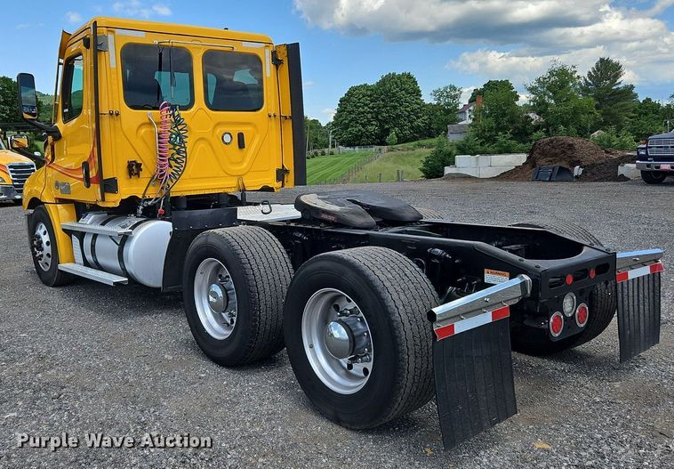 image for item OK9931 2021 Freightliner  Cascadia 126 semi truck