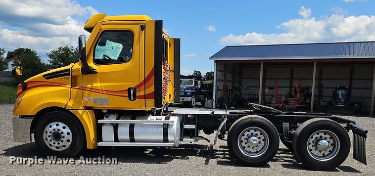 image for item OK9931 2021 Freightliner  Cascadia 126 semi truck