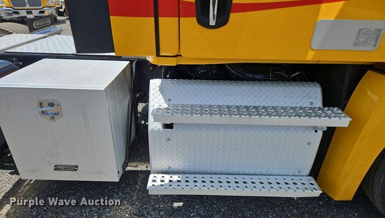 image for item OK9931 2021 Freightliner  Cascadia 126 semi truck