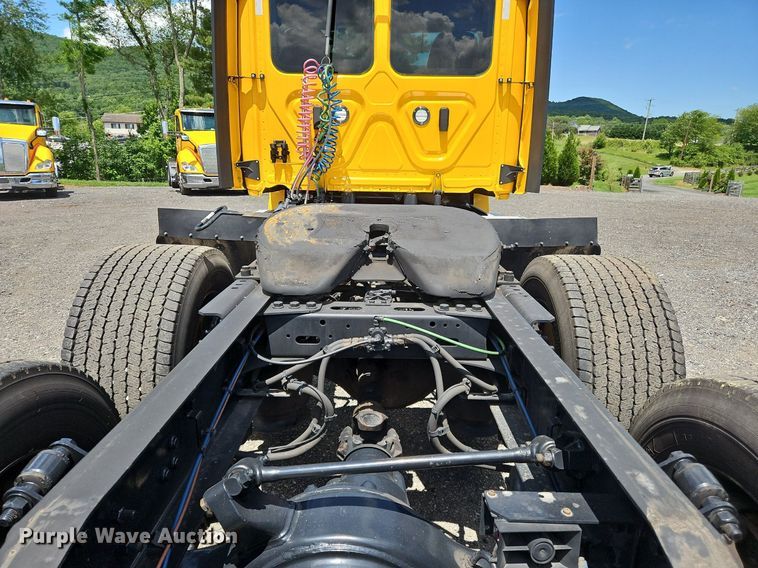 image for item OK9931 2021 Freightliner  Cascadia 126 semi truck