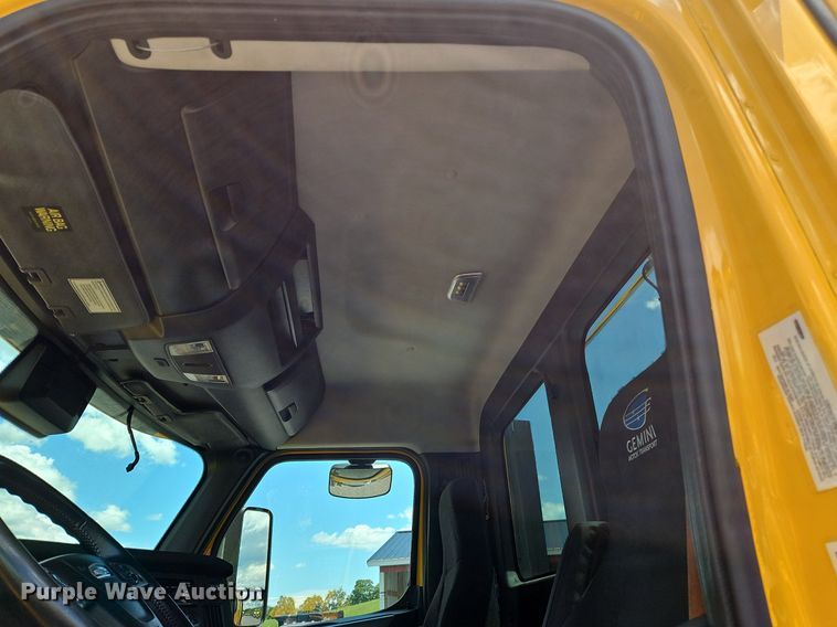 image for item OK9931 2021 Freightliner  Cascadia 126 semi truck