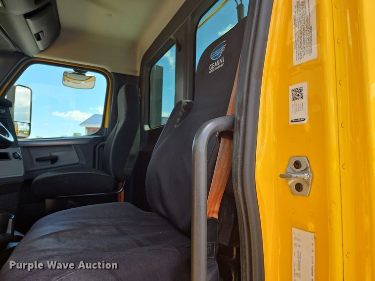 image for item OK9931 2021 Freightliner  Cascadia 126 semi truck