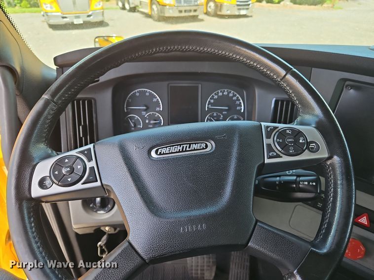 image for item OK9931 2021 Freightliner  Cascadia 126 semi truck