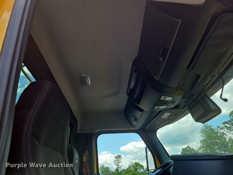 image for item OK9931 2021 Freightliner  Cascadia 126 semi truck