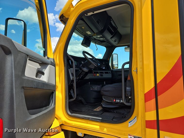 image for item OK9931 2021 Freightliner  Cascadia 126 semi truck