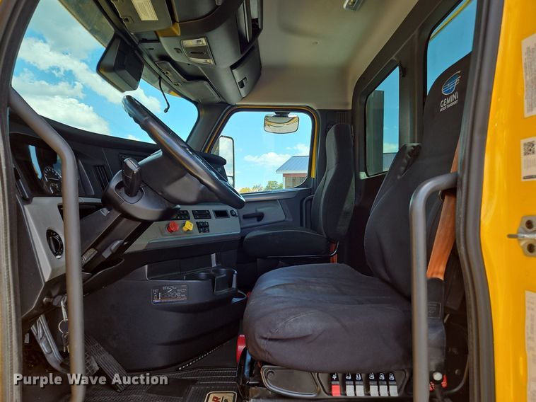 image for item OK9931 2021 Freightliner  Cascadia 126 semi truck