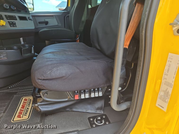 image for item OK9931 2021 Freightliner  Cascadia 126 semi truck