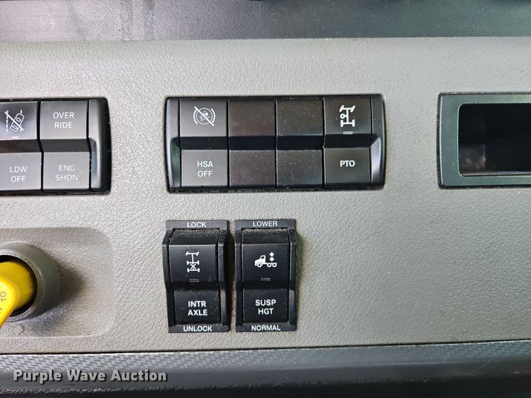 image for item OK9931 2021 Freightliner  Cascadia 126 semi truck