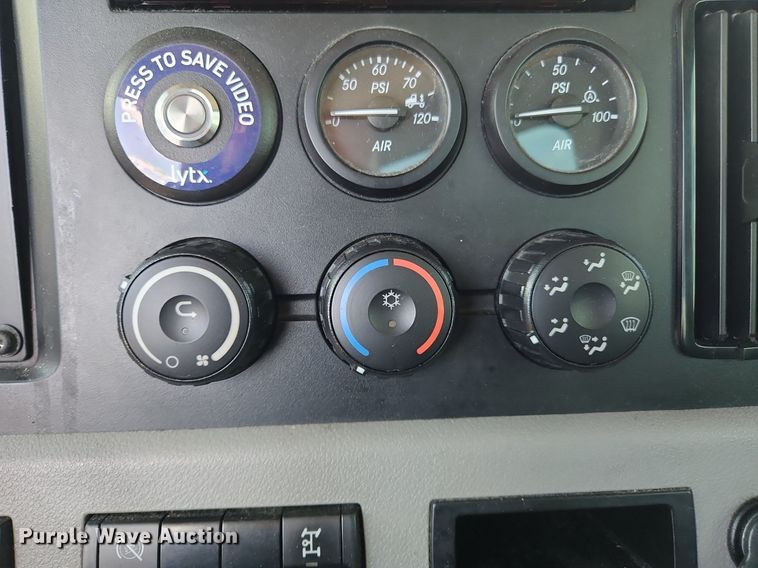 image for item OK9931 2021 Freightliner  Cascadia 126 semi truck