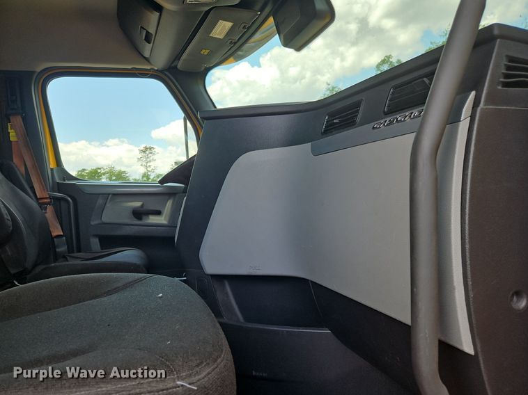 image for item OK9931 2021 Freightliner  Cascadia 126 semi truck