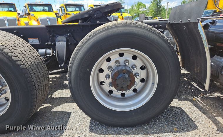 image for item OK9931 2021 Freightliner  Cascadia 126 semi truck