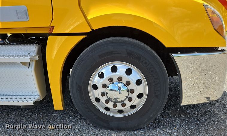 image for item OK9931 2021 Freightliner  Cascadia 126 semi truck