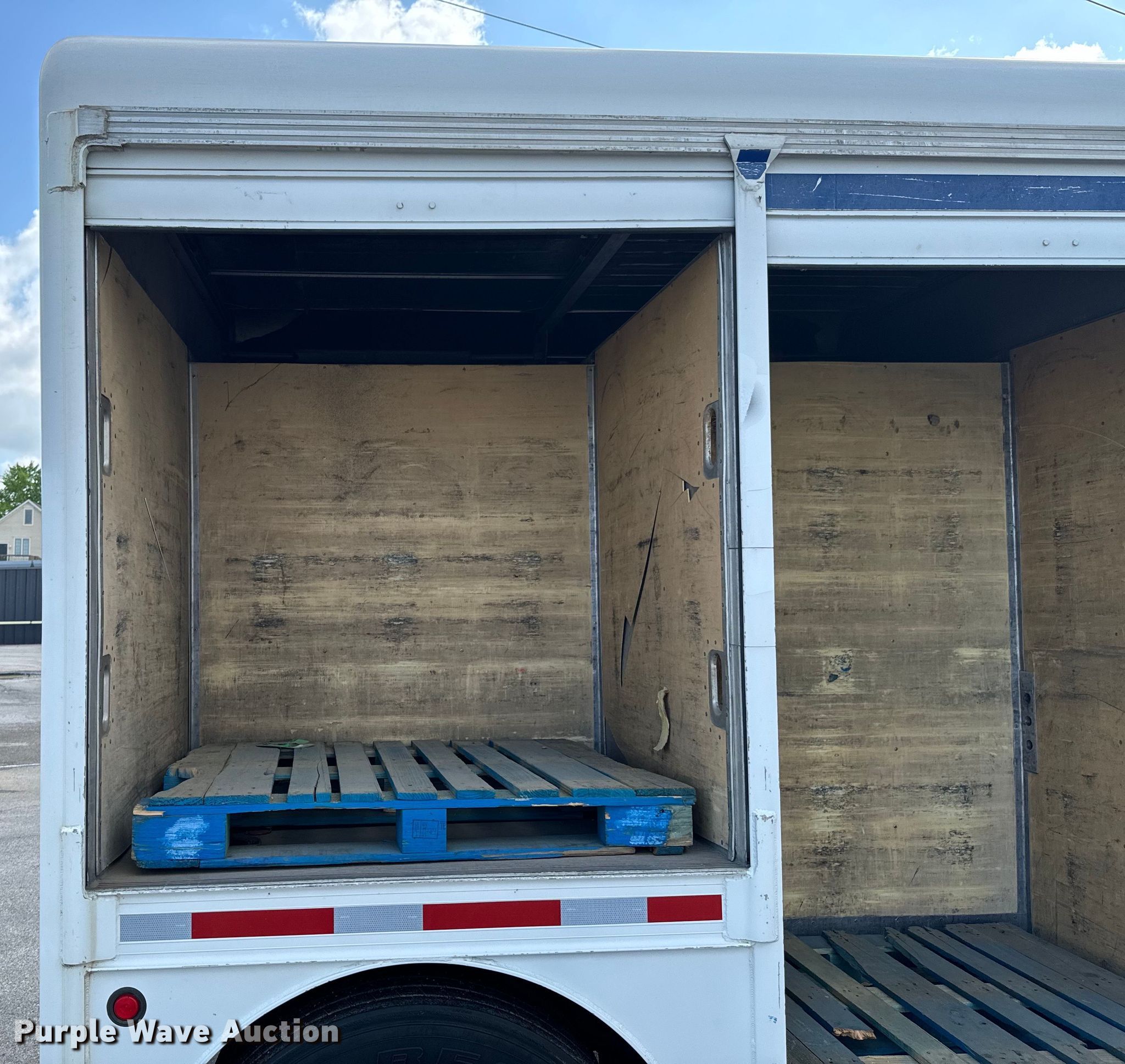 2000 Hackney & Sons delivery trailer in Collinsville, OK Item ND9360 for sale Purple Wave