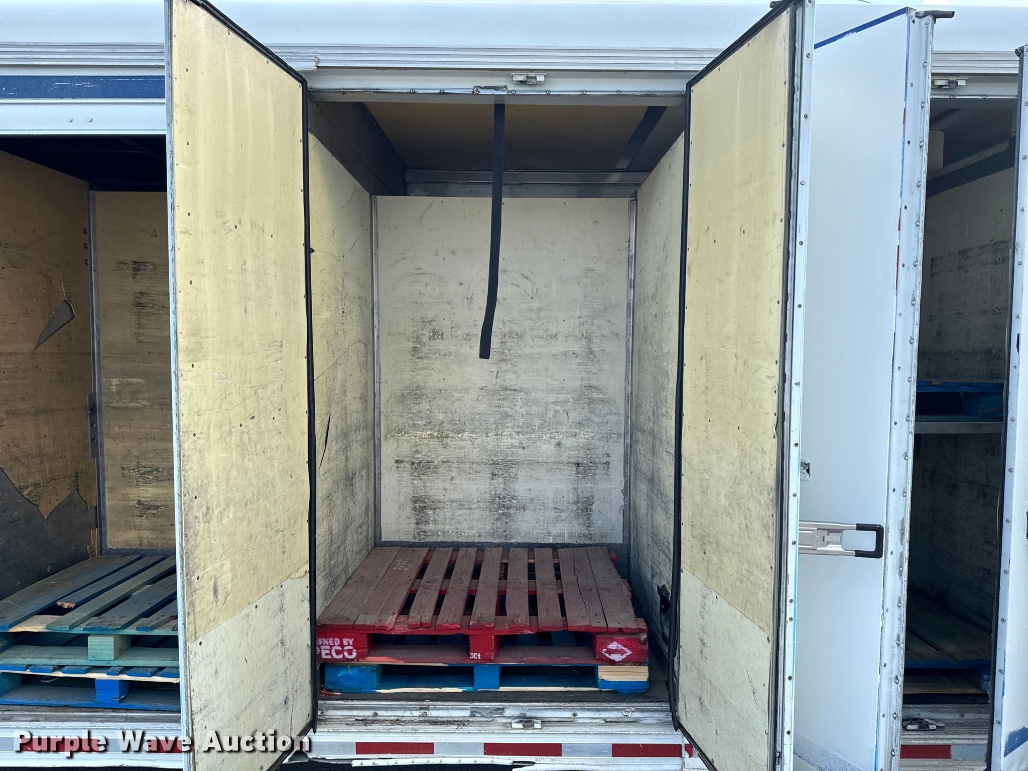 2000 Hackney & Sons delivery trailer in Collinsville, OK Item ND9360 for sale Purple Wave