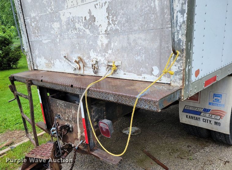 image for item DI3053 1995 GMC TopKick C6500 box truck