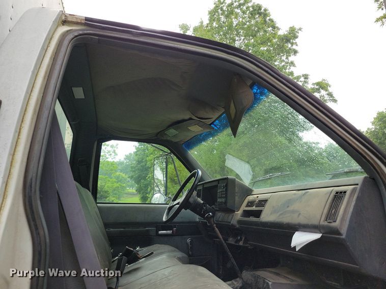 image for item DI3053 1995 GMC TopKick C6500 box truck