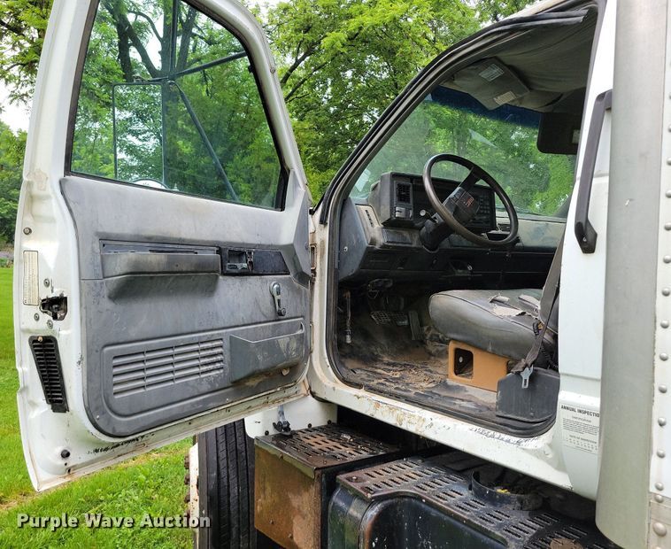 image for item DI3053 1995 GMC TopKick C6500 box truck