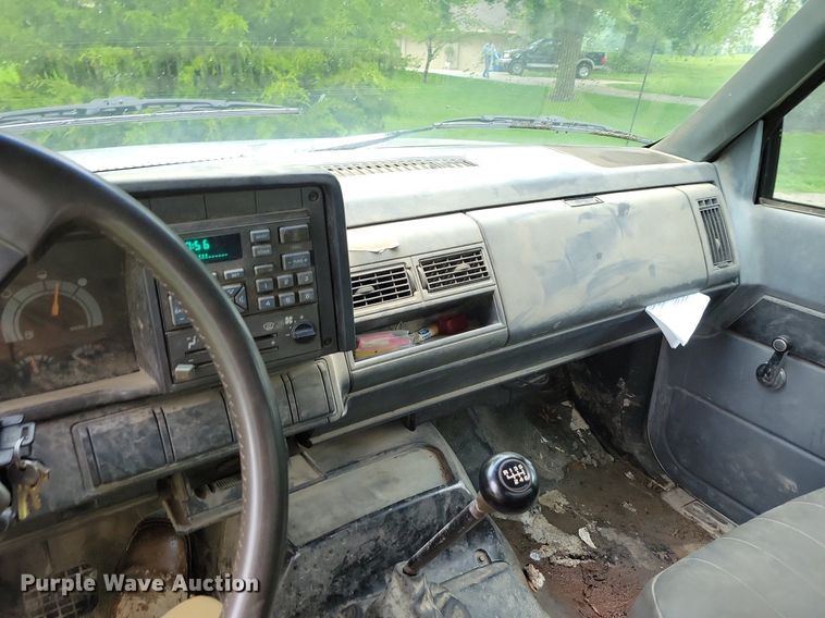 image for item DI3053 1995 GMC TopKick C6500 box truck