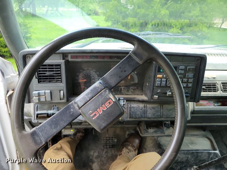 image for item DI3053 1995 GMC TopKick C6500 box truck