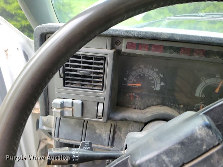 image for item DI3053 1995 GMC TopKick C6500 box truck