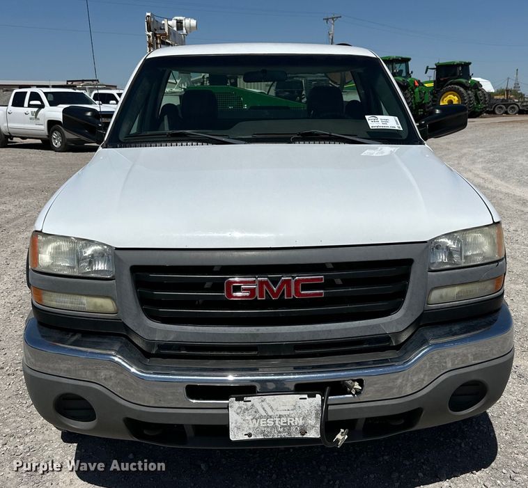 image for item DK6611 2006 GMC Sierra 2500HD utility bed pickup truck