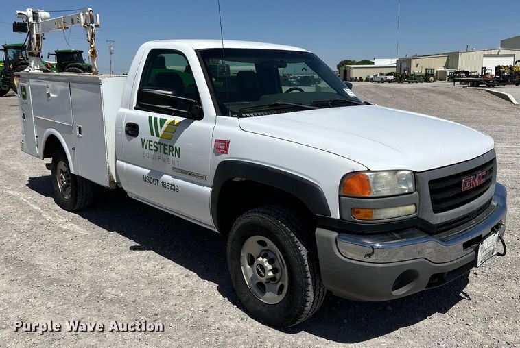 image for item DK6611 2006 GMC Sierra 2500HD utility bed pickup truck