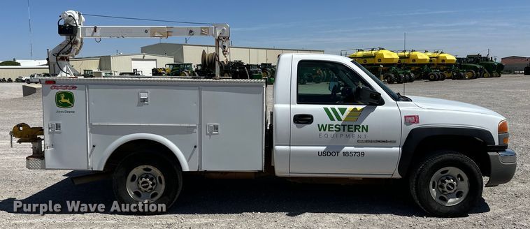 image for item DK6611 2006 GMC Sierra 2500HD utility bed pickup truck