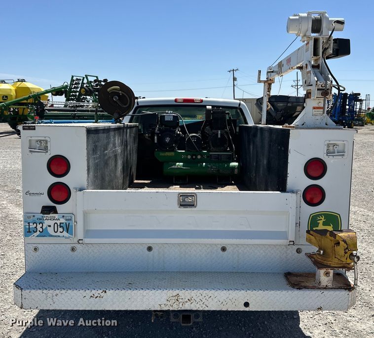 image for item DK6611 2006 GMC Sierra 2500HD utility bed pickup truck