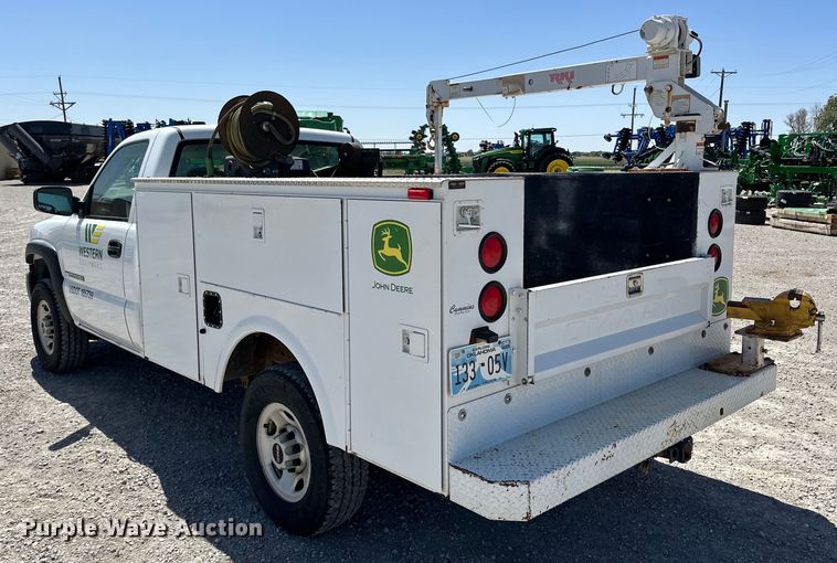 image for item DK6611 2006 GMC Sierra 2500HD utility bed pickup truck