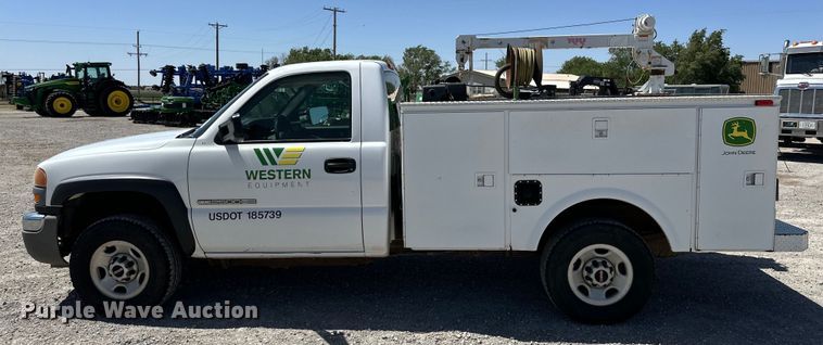 image for item DK6611 2006 GMC Sierra 2500HD utility bed pickup truck