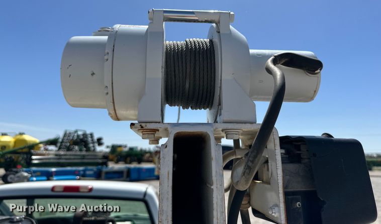 image for item DK6611 2006 GMC Sierra 2500HD utility bed pickup truck