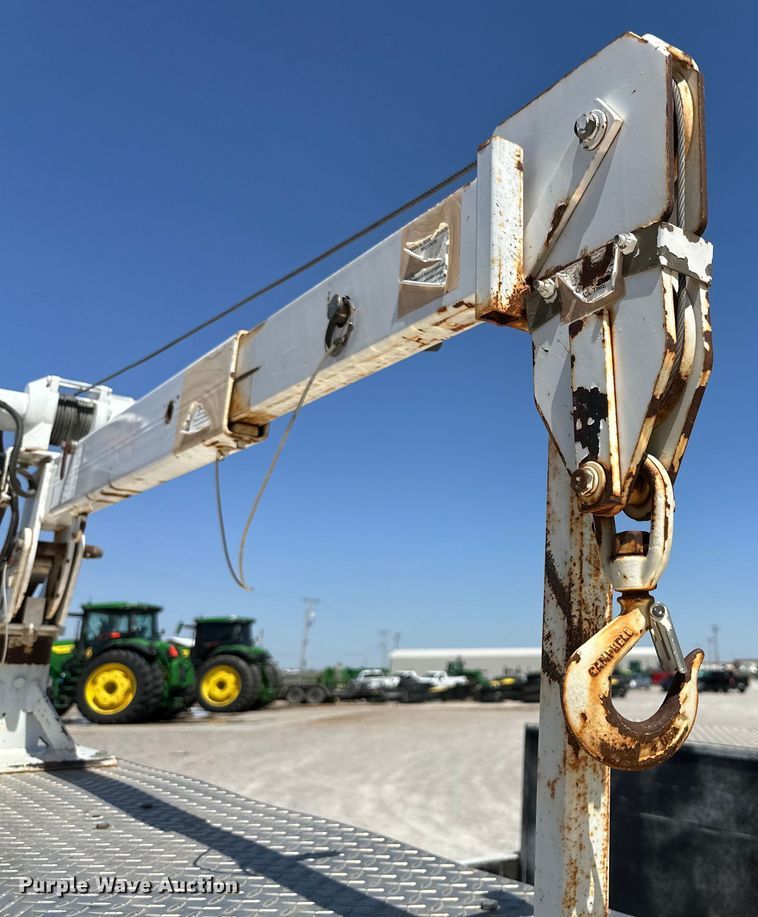 image for item DK6611 2006 GMC Sierra 2500HD utility bed pickup truck