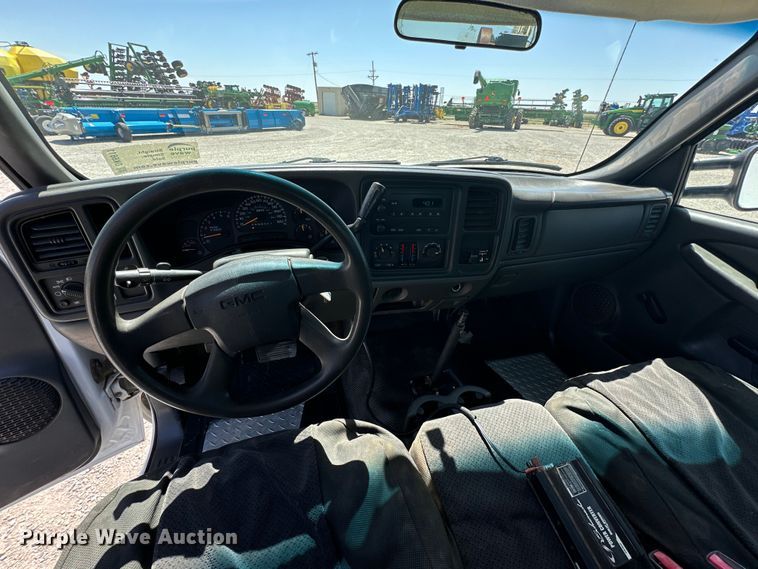 image for item DK6611 2006 GMC Sierra 2500HD utility bed pickup truck