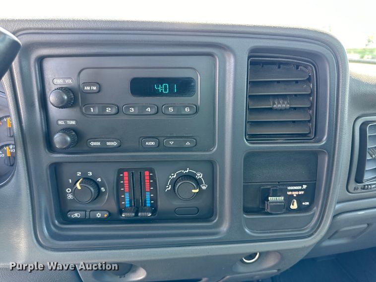 image for item DK6611 2006 GMC Sierra 2500HD utility bed pickup truck