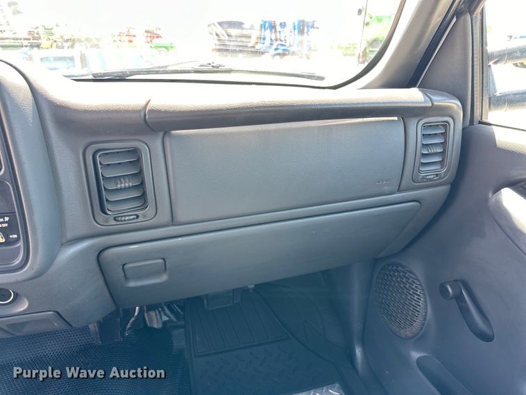 image for item DK6611 2006 GMC Sierra 2500HD utility bed pickup truck