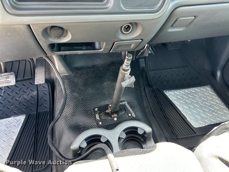 image for item DK6611 2006 GMC Sierra 2500HD utility bed pickup truck