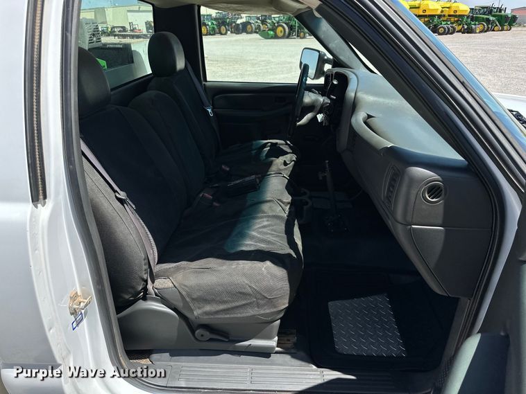 image for item DK6611 2006 GMC Sierra 2500HD utility bed pickup truck