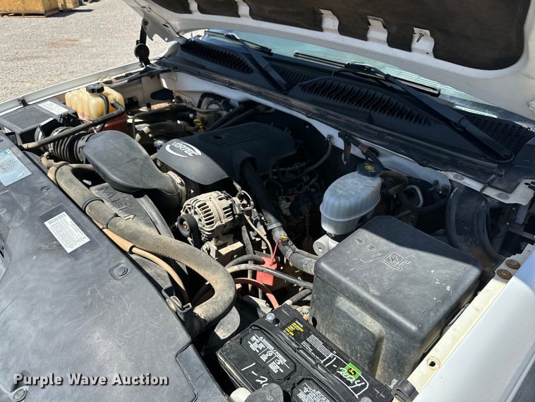 image for item DK6611 2006 GMC Sierra 2500HD utility bed pickup truck