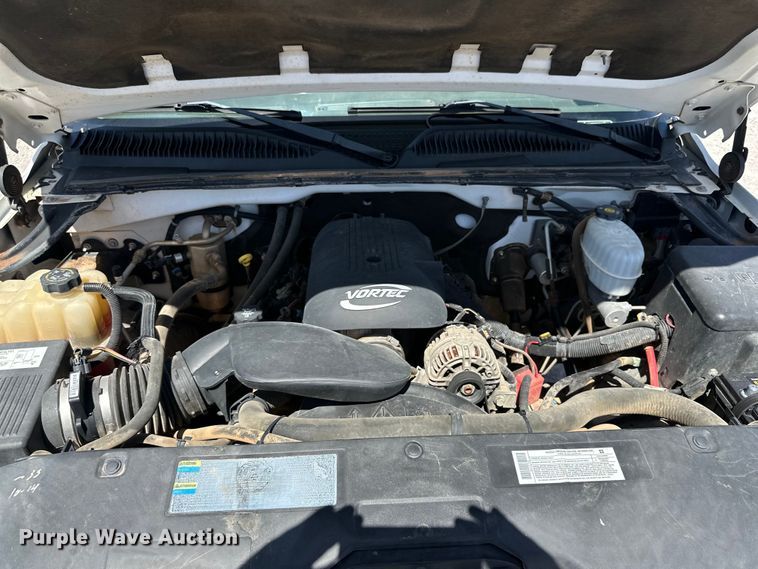 image for item DK6611 2006 GMC Sierra 2500HD utility bed pickup truck