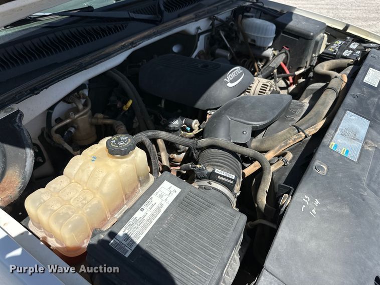 image for item DK6611 2006 GMC Sierra 2500HD utility bed pickup truck