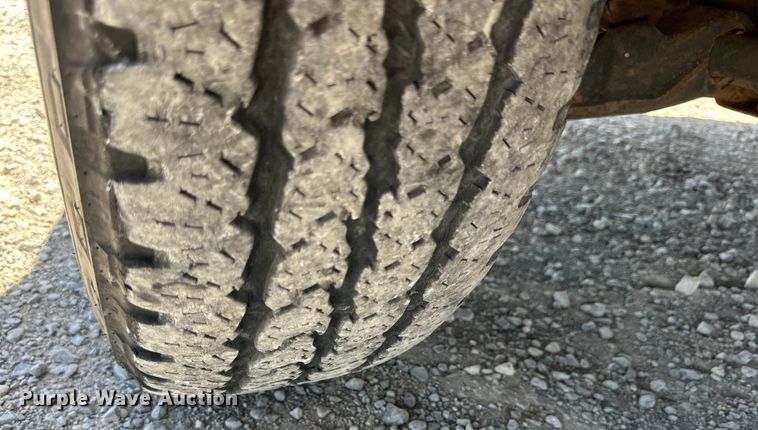 image for item DK6611 2006 GMC Sierra 2500HD utility bed pickup truck