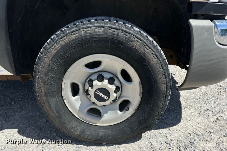 image for item DK6611 2006 GMC Sierra 2500HD utility bed pickup truck