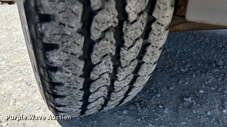 image for item DK6611 2006 GMC Sierra 2500HD utility bed pickup truck