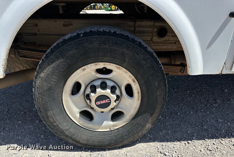 image for item DK6611 2006 GMC Sierra 2500HD utility bed pickup truck