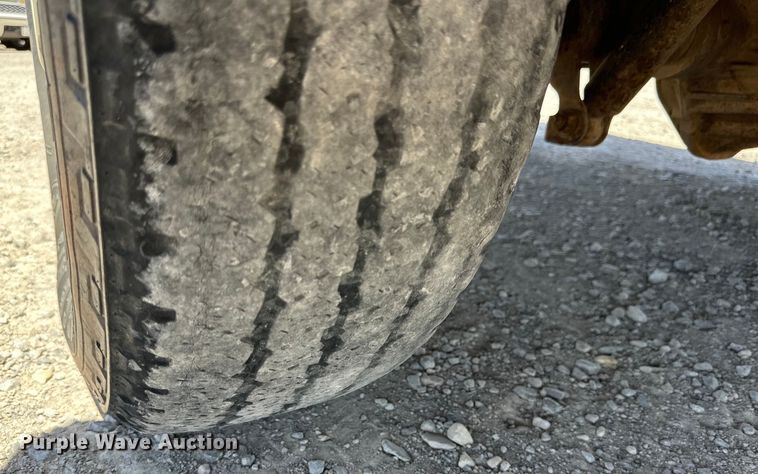 image for item DK6611 2006 GMC Sierra 2500HD utility bed pickup truck