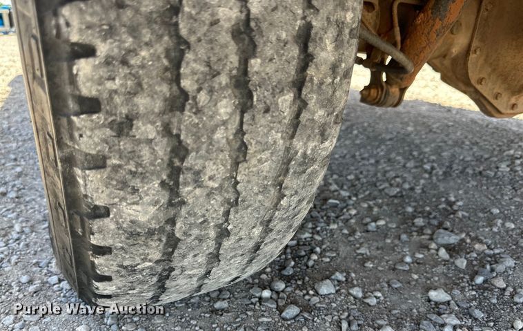 image for item DK6611 2006 GMC Sierra 2500HD utility bed pickup truck