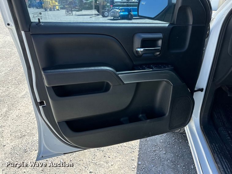 image for item DK6613 2017 Chevrolet  Silverado 1500 Crew Cab pickup truck